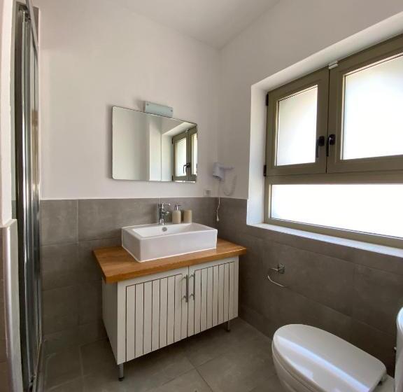 デラックスルーム, Mikros Paradisos