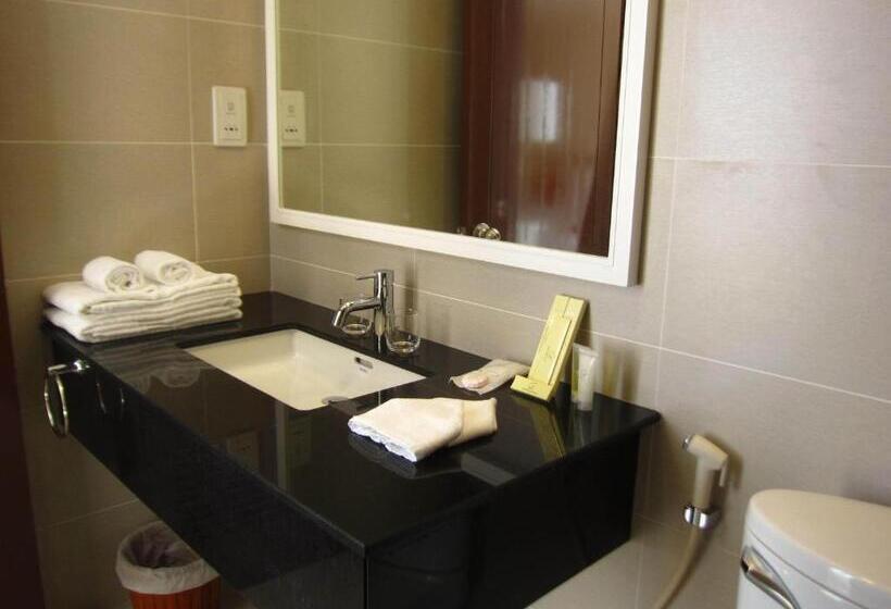 اتاق سوپریور با تخت بزرگ, Nhi Phi