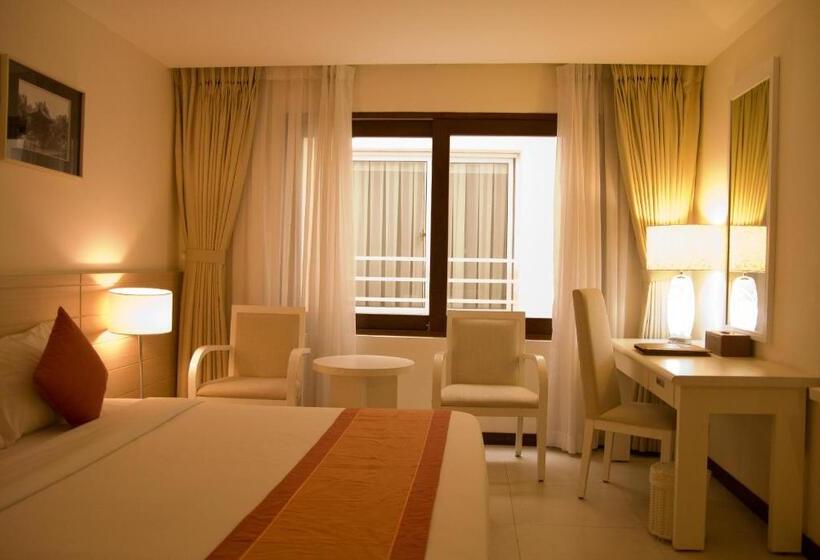 اتاق سوپریور با تخت بزرگ, Nhi Phi