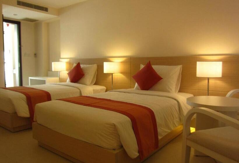 اتاق سوپریور, Nhi Phi