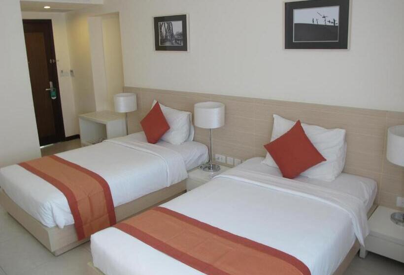 اتاق سوپریور, Nhi Phi