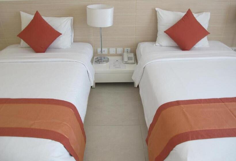 اتاق سوپریور, Nhi Phi