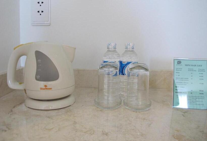 اتاق سوپریور, Nhi Phi