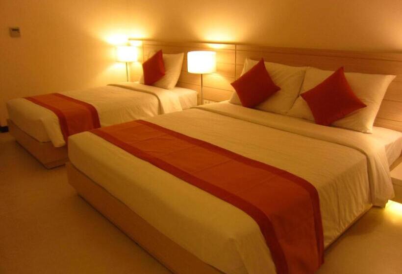 اتاق لوکس سه تخته, Nhi Phi