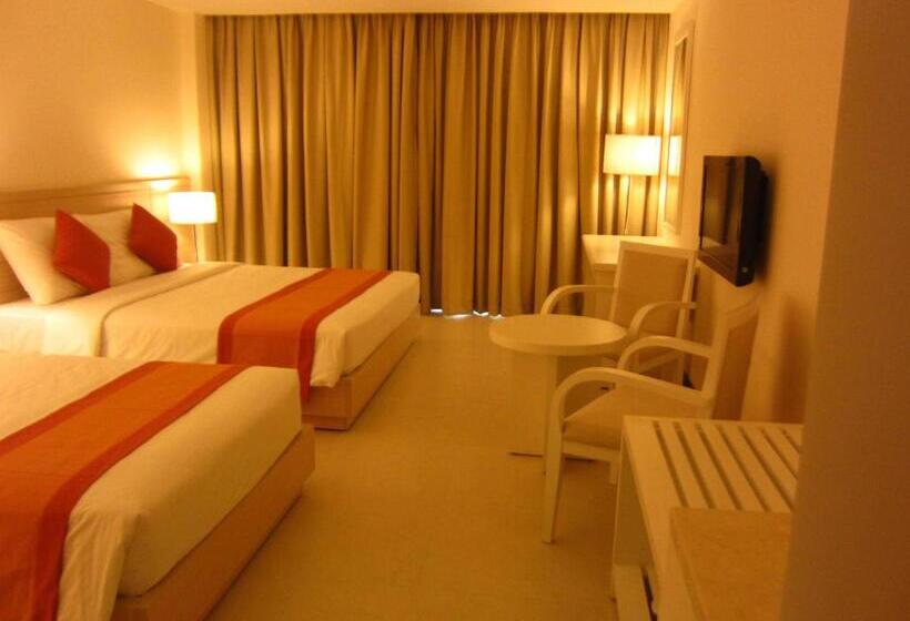 اتاق لوکس سه تخته, Nhi Phi