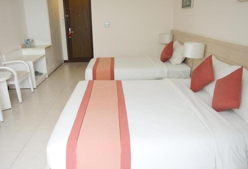 اتاق لوکس سه تخته, Nhi Phi