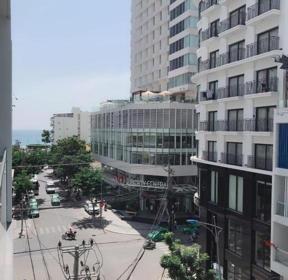 اتاق خانوادگی, Nhi Phi