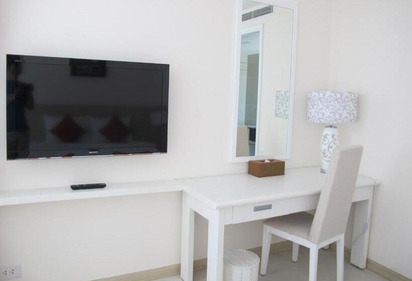 اتاق لوکس با تخت بزرگ, Nhi Phi