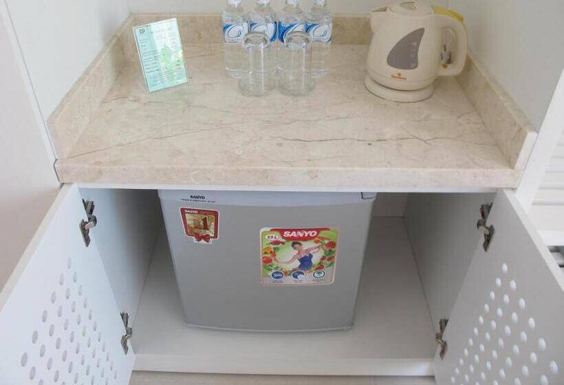 اتاق خانوادگی, Nhi Phi