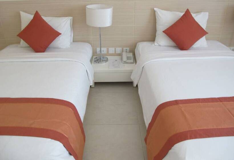 اتاق لوکس, Nhi Phi