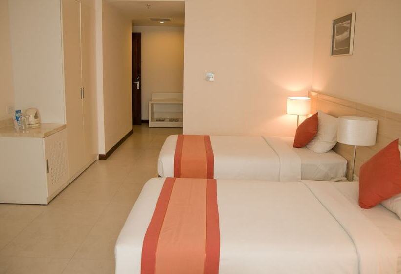 اتاق لوکس, Nhi Phi