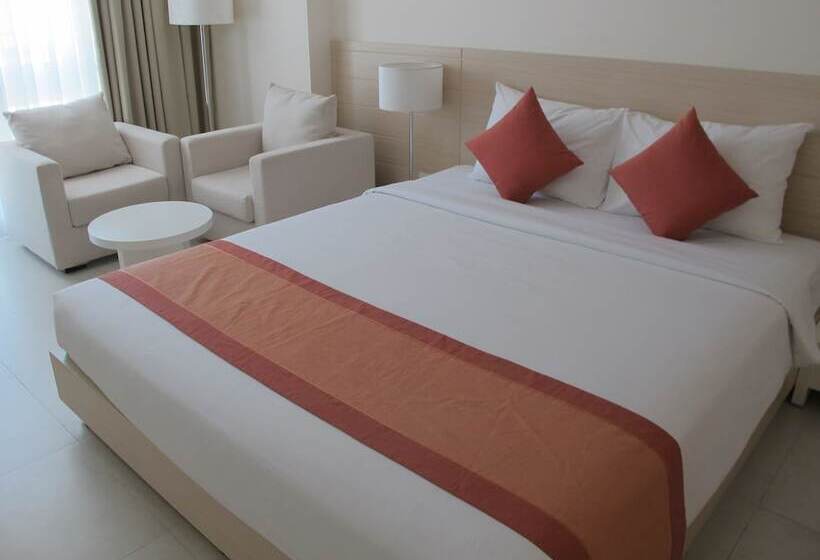 اتاق لوکس, Nhi Phi