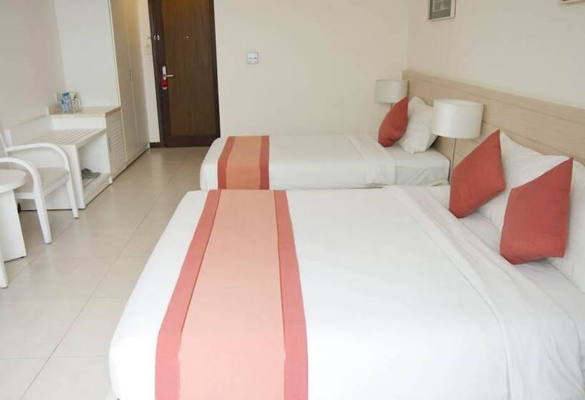 اتاق لوکس سه تخته, Nhi Phi