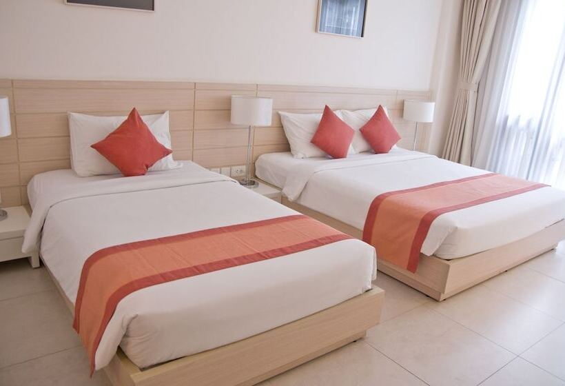 اتاق لوکس سه تخته, Nhi Phi