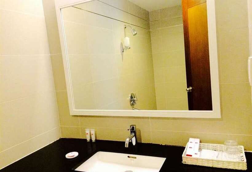 اتاق خانوادگی, Nhi Phi