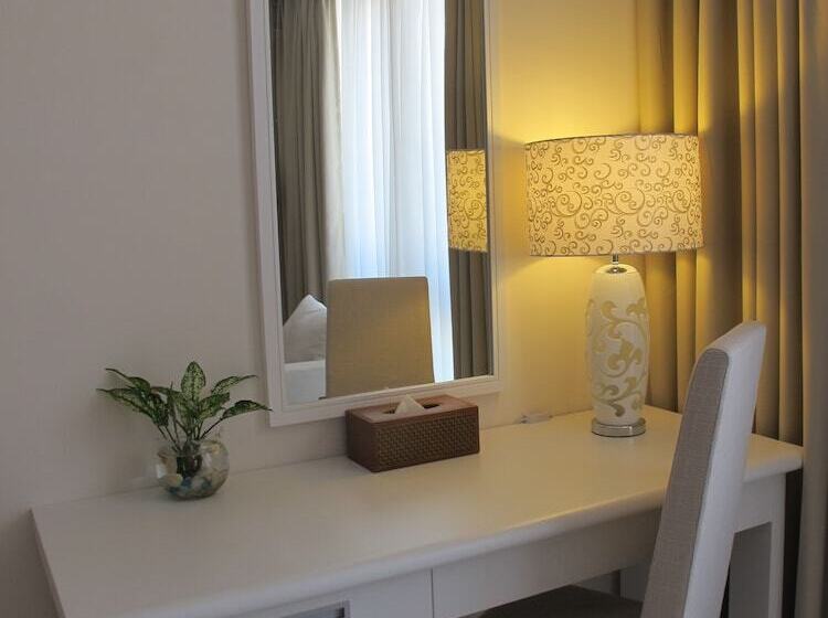 اتاق خانوادگی, Nhi Phi