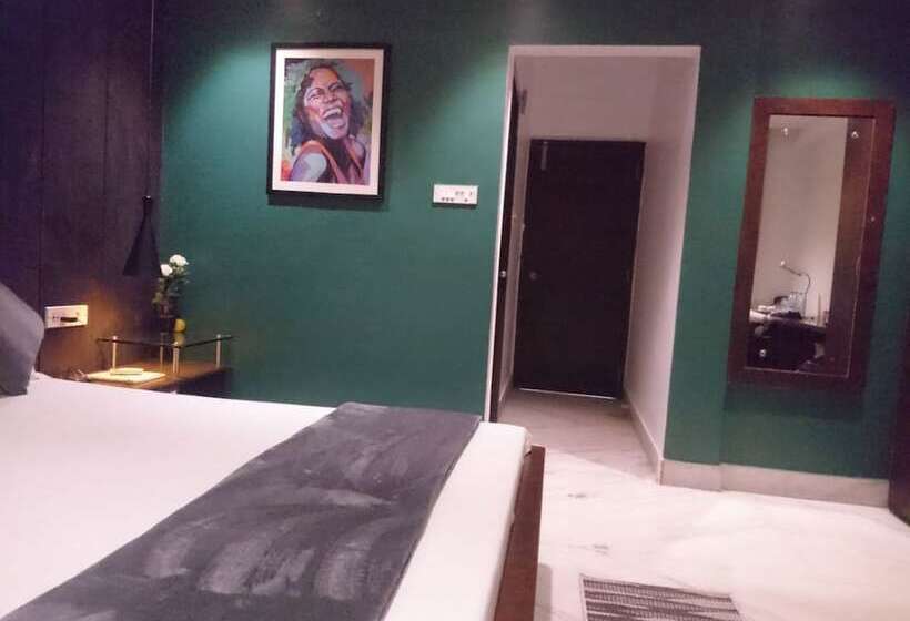 Quarto Premium, Tatvam Residency