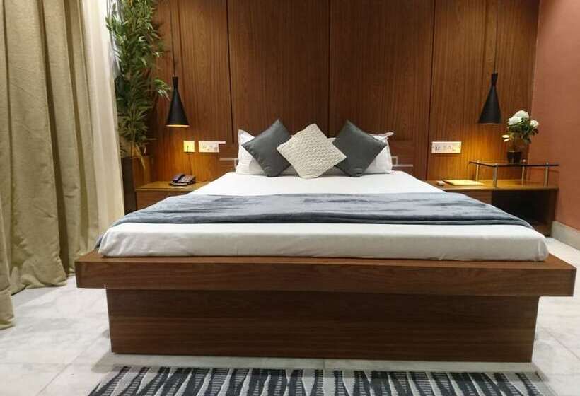 Quarto Premium, Tatvam Residency