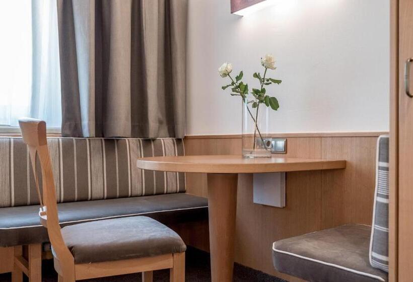 패밀리 룸, Tyrolerhof