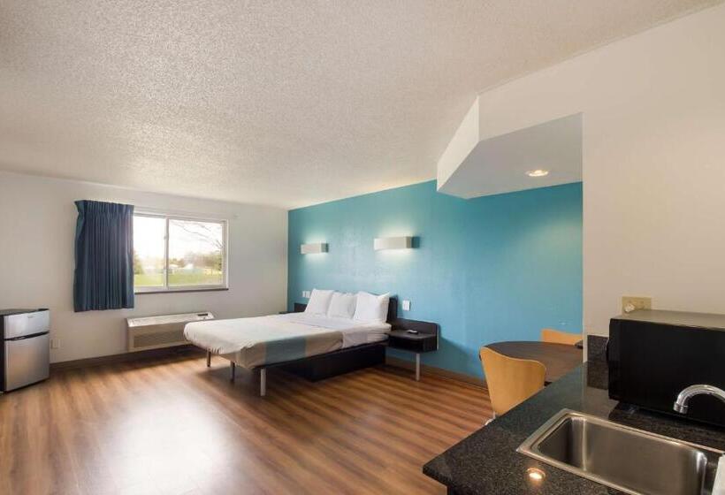 스탠다드 룸 킹사이즈 침대, Motel 6 Rothschild, Wi
