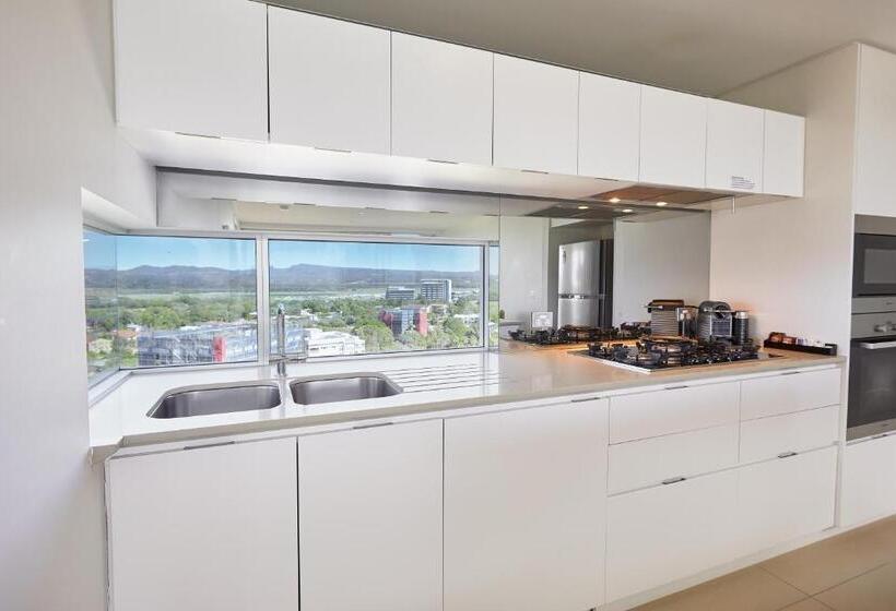 이그제큐티브 스위트, Nirvana By The Sea