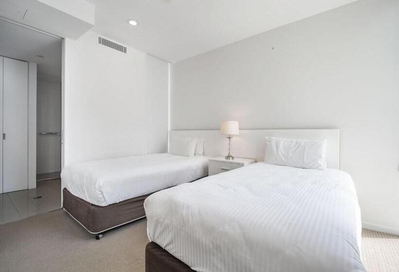 2 Bedroom Apartment with Views, Nirvana By The Sea