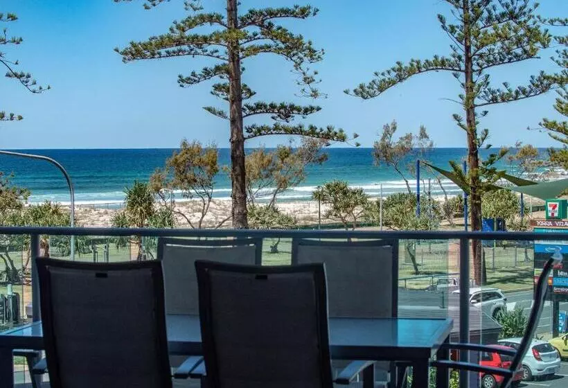 2 Bedroom Apartment with Views, Nirvana By The Sea