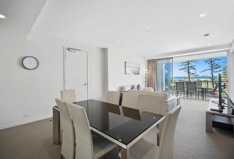 2 Bedroom Apartment with Views, Nirvana By The Sea
