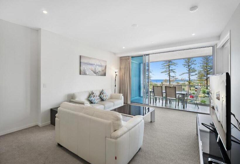 2 Bedroom Apartment with Views, Nirvana By The Sea