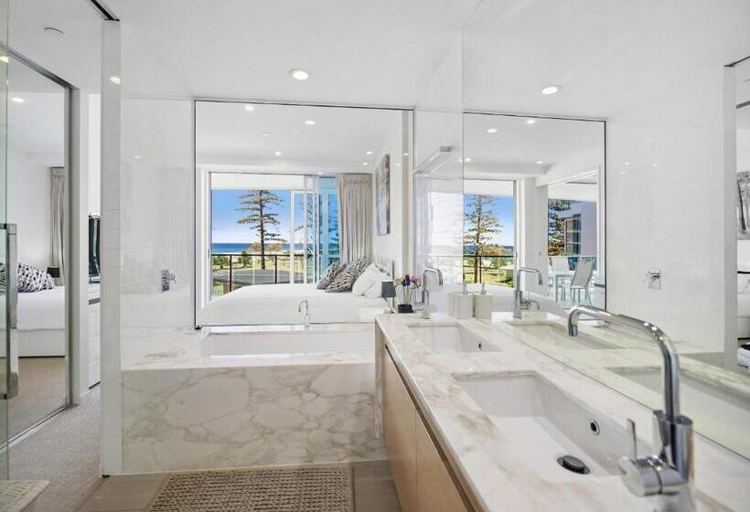 2 Bedroom Apartment with Views, Nirvana By The Sea