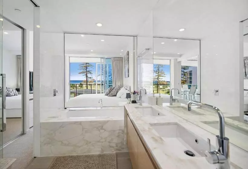 2 Bedroom Apartment with Views, Nirvana By The Sea