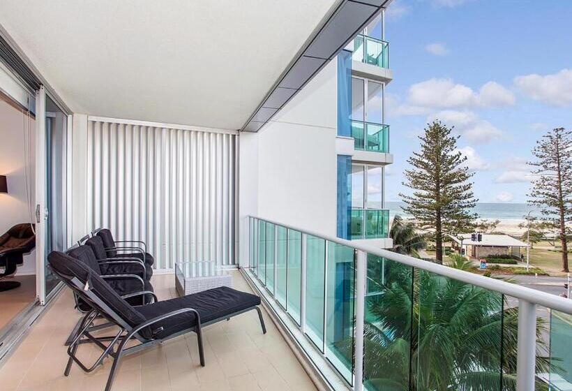 2 Bedroom Apartment with Views, Nirvana By The Sea