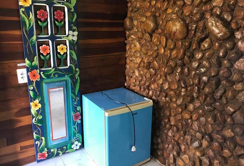 חדר סטנדרט לשלושה עם מרפסת, Pousada Alto Astral