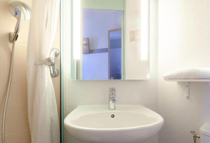Четырехместный Номер Стандарт, B&b Hotel Maurepas