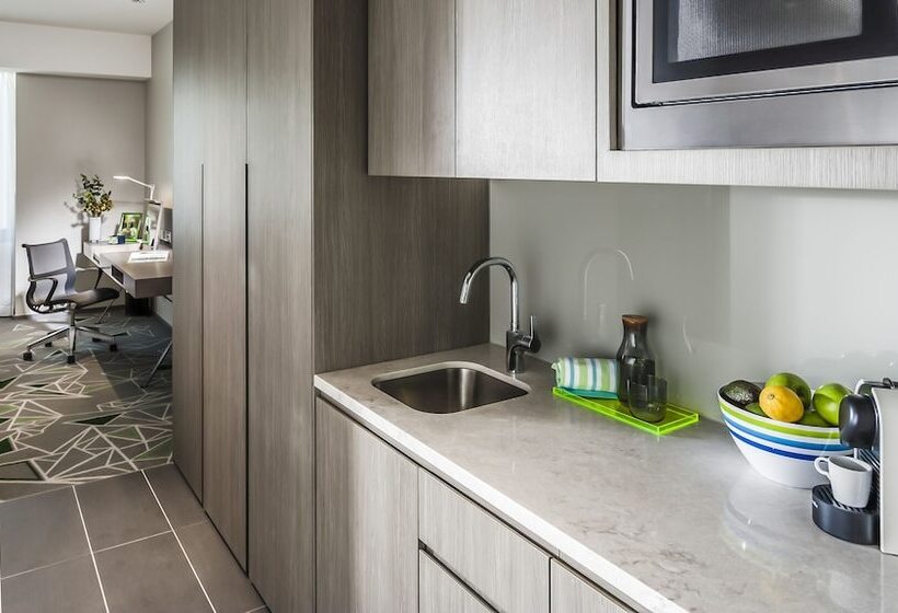 管理人员工作室, Capri By Fraser, Brisbane