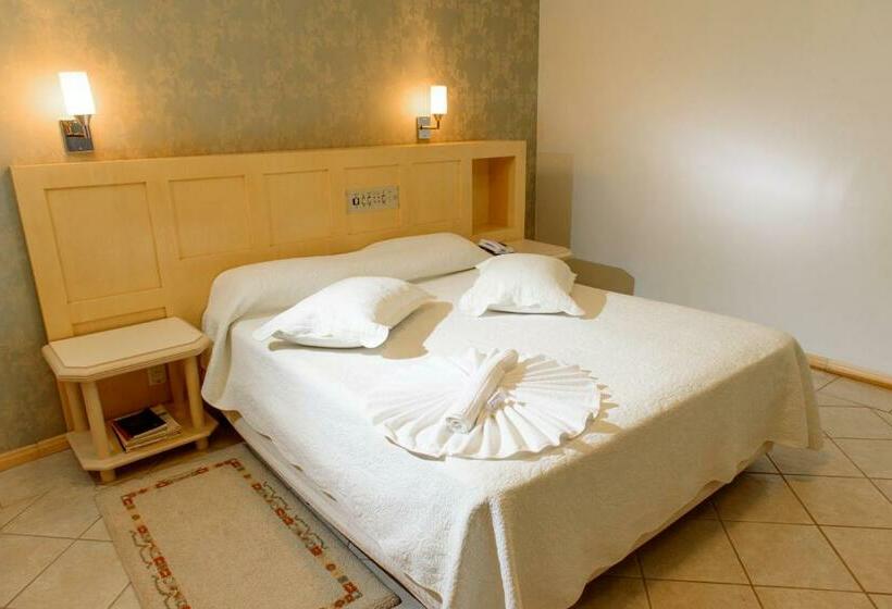 Номер Deluxe, Center