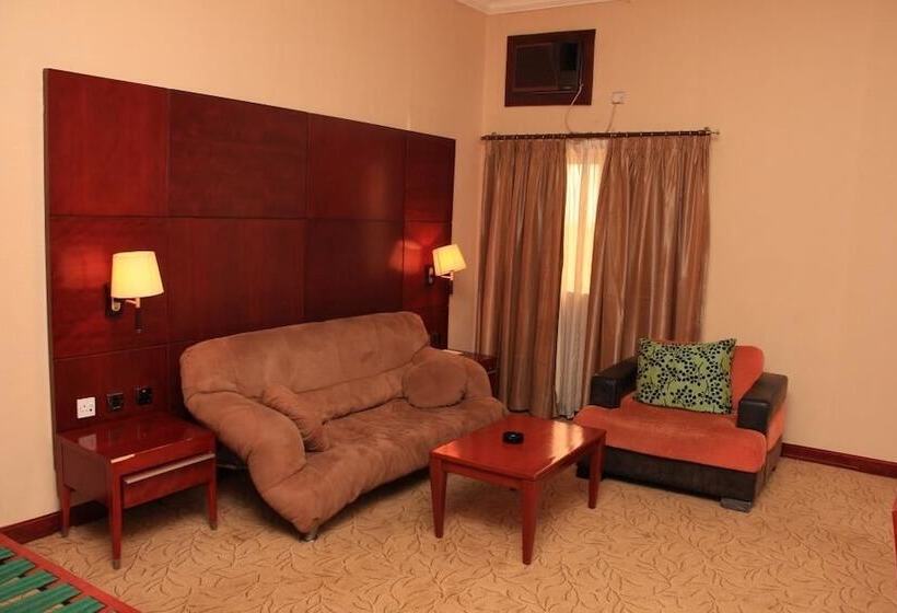 سوییت جونیور, Chelsea Hotel Central Area