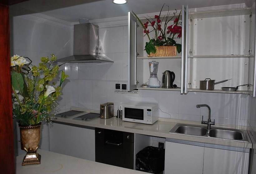 سوئیت پرزیدنت, Chelsea Hotel Central Area