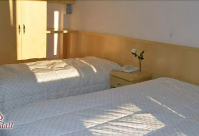 Deluxe Kolmen Hengen Huone, Condall Palace