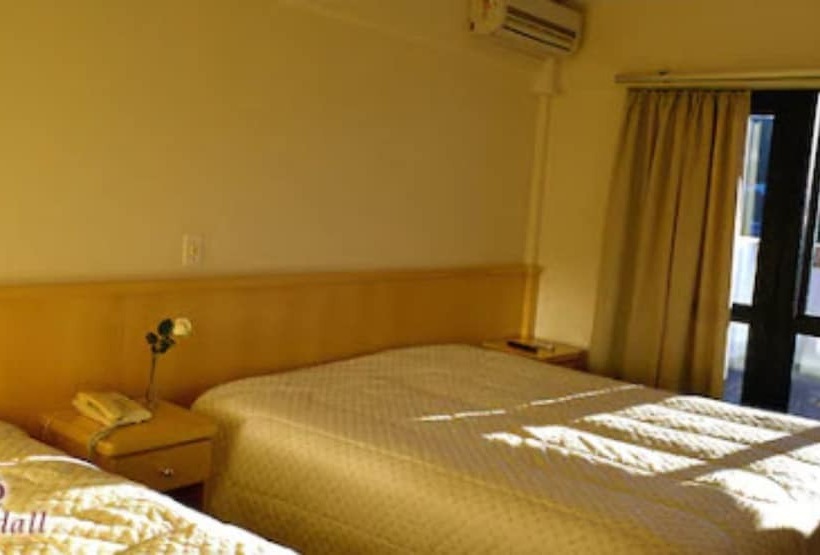 豪华三人间, Condall Palace