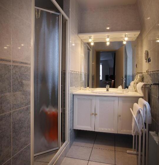 패밀리 룸, Des Eaux