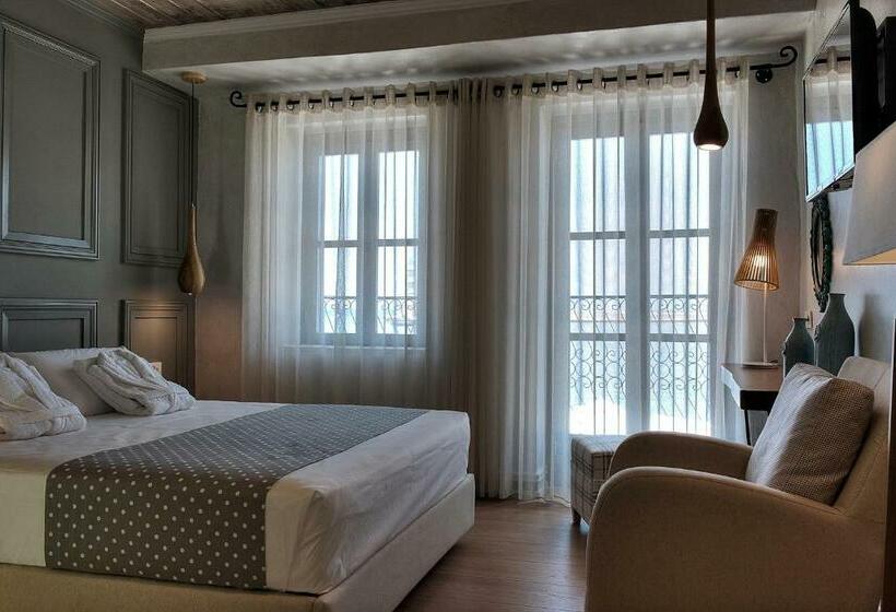 オーシャンビューデラックスルームバルコニー付き, Elia Zampeliou