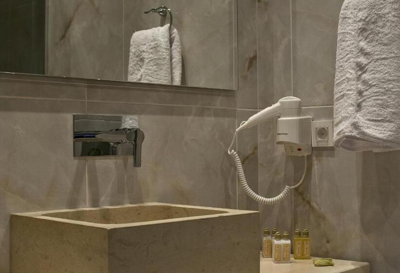 オーシャンビューデラックスルームバルコニー付き, Elia Zampeliou