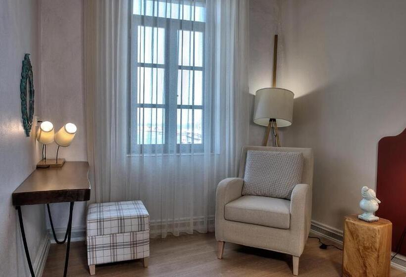 オーシャンビュースーペリアールーム, Elia Zampeliou