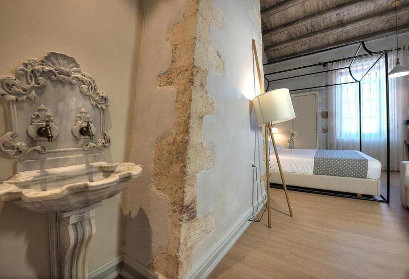 クラシックルーム, Elia Zampeliou