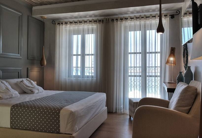 オーシャンビューデラックスルームバルコニー付き, Elia Zampeliou