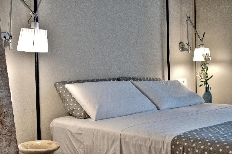 クラシックルーム, Elia Zampeliou