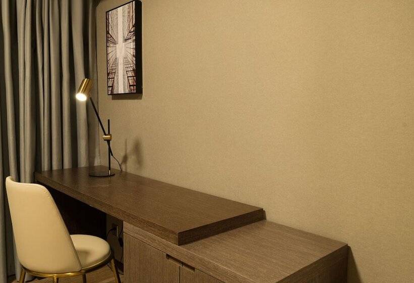 اتاق لوکس, Poltton International Apartment