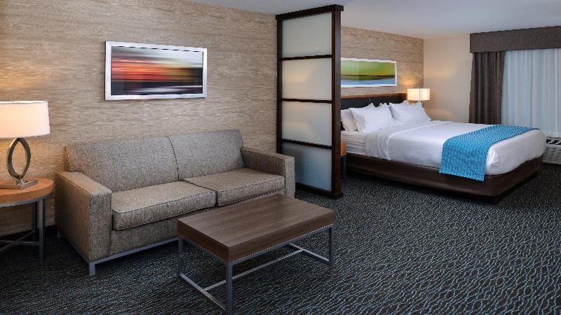 Люкс Кровать Кинг, Holiday Inn Hotel & Suites Edmonton Airport Conference Centre, An Ihg