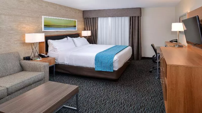 キングサイズベッドのスタンダードルーム, Holiday Inn Hotel & Suites Edmonton Airport Conference Centre, An Ihg
